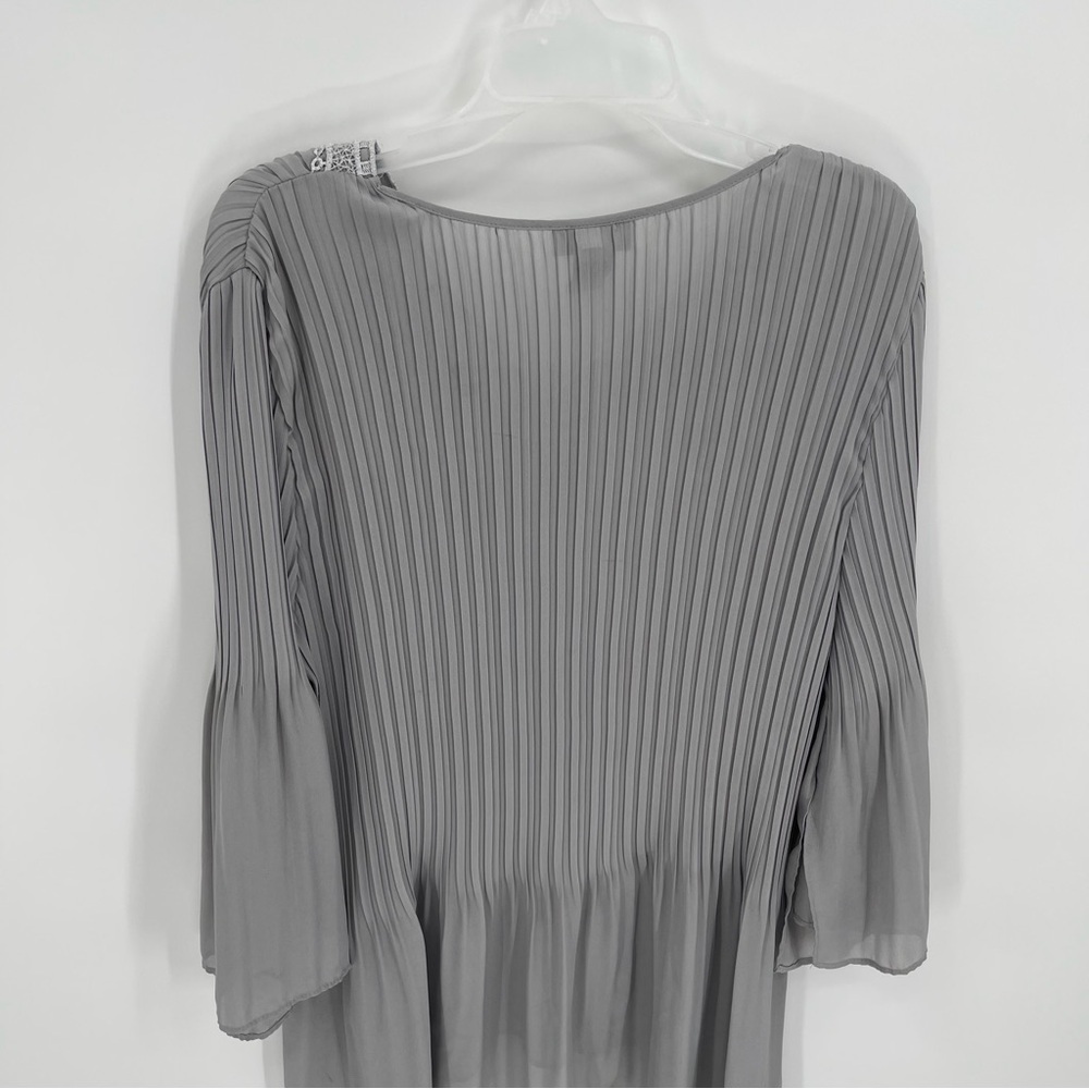Catherine’s Women’s Gray Pleated Peplum Top Size 1X Floral Neckline Bell Sleeves - Picture 9 of 10